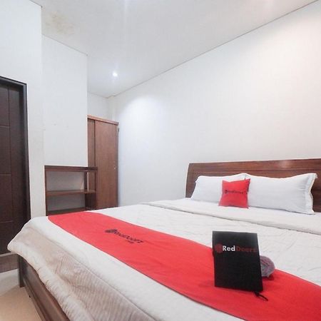 Reddoorz Plus Near Green Pramuka Square Mall Jakarta Kültér fotó