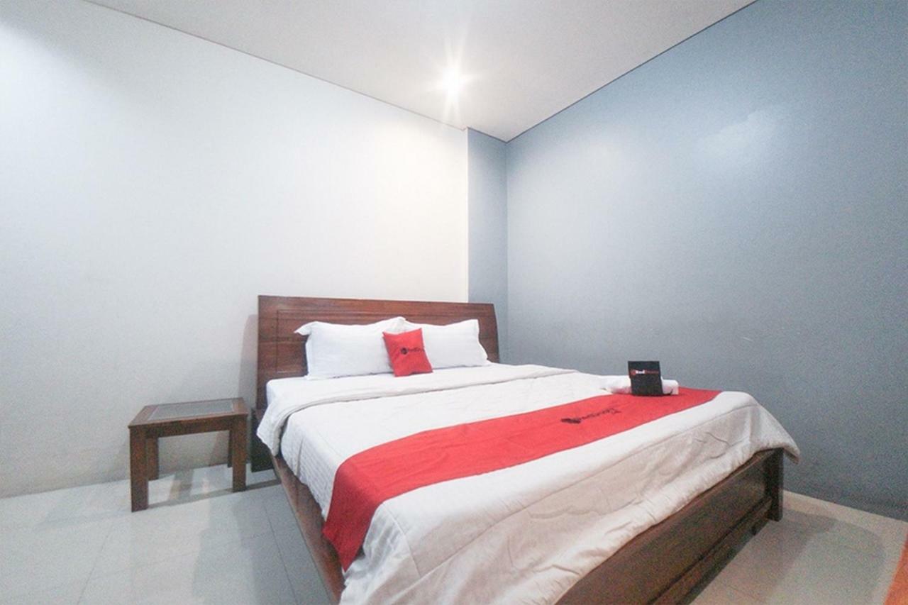 Reddoorz Plus Near Green Pramuka Square Mall Jakarta Kültér fotó