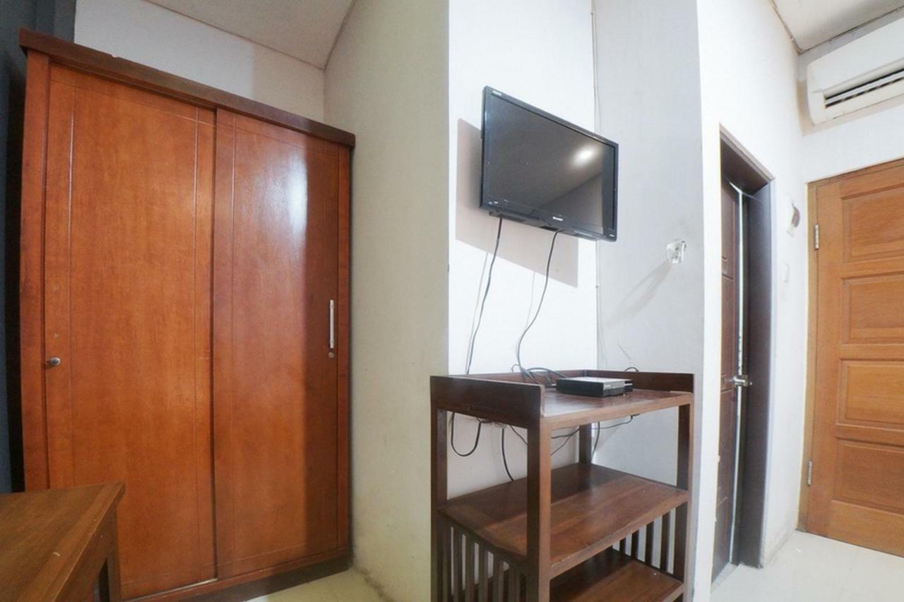Reddoorz Plus Near Green Pramuka Square Mall Jakarta Kültér fotó