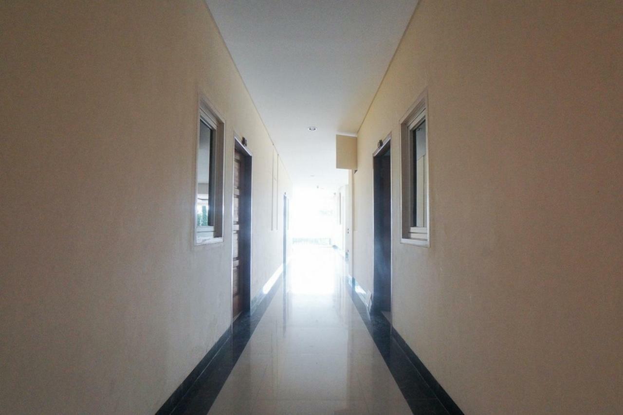 Reddoorz Plus Near Green Pramuka Square Mall Jakarta Kültér fotó