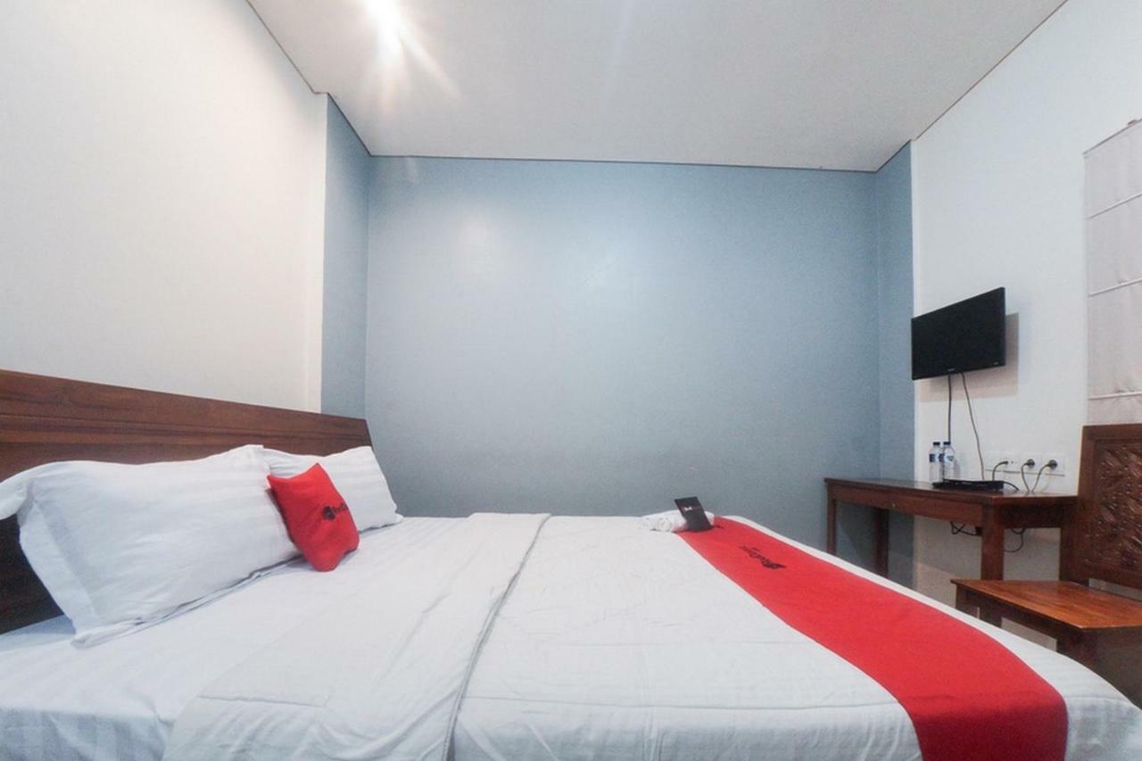 Reddoorz Plus Near Green Pramuka Square Mall Jakarta Kültér fotó