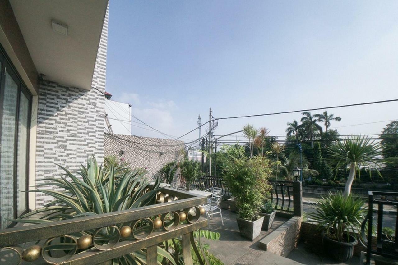Reddoorz Plus Near Green Pramuka Square Mall Jakarta Kültér fotó
