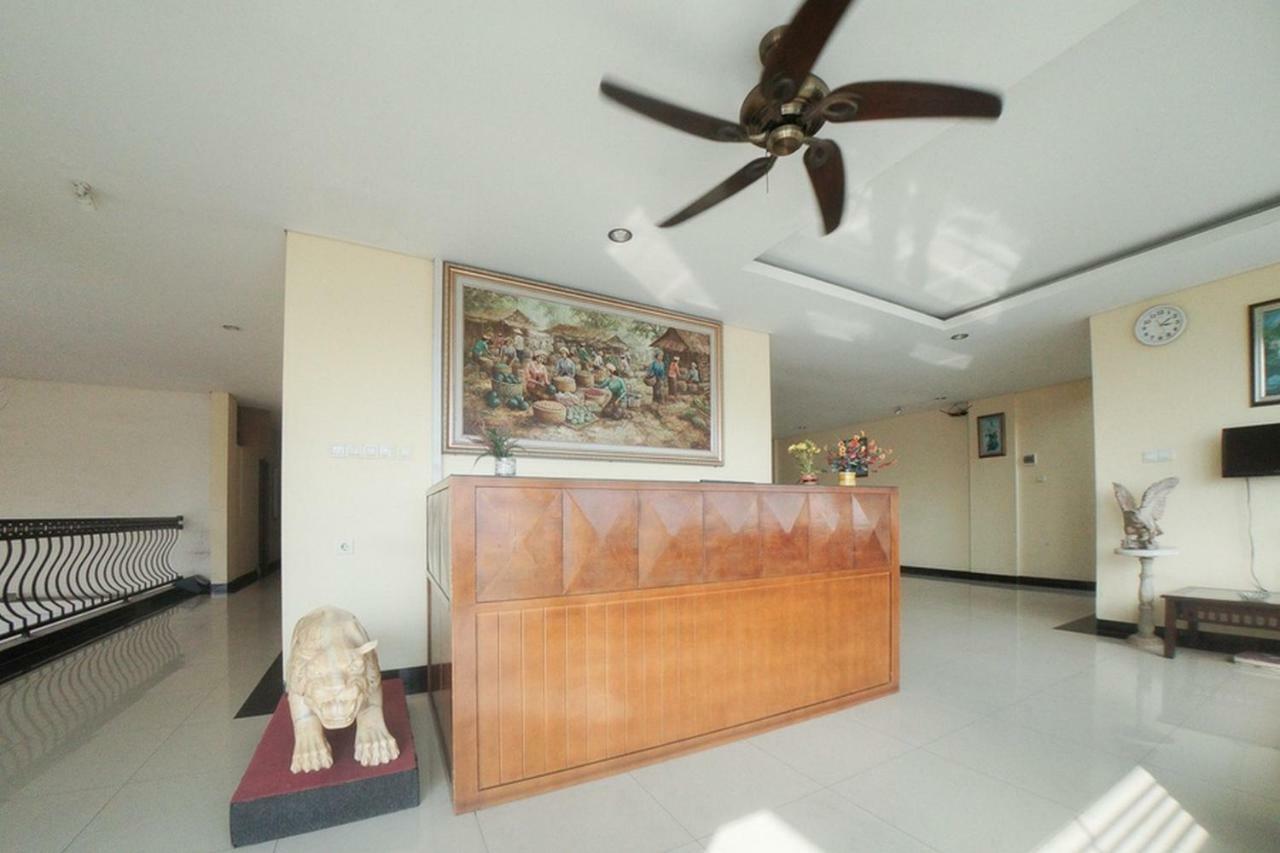 Reddoorz Plus Near Green Pramuka Square Mall Jakarta Kültér fotó